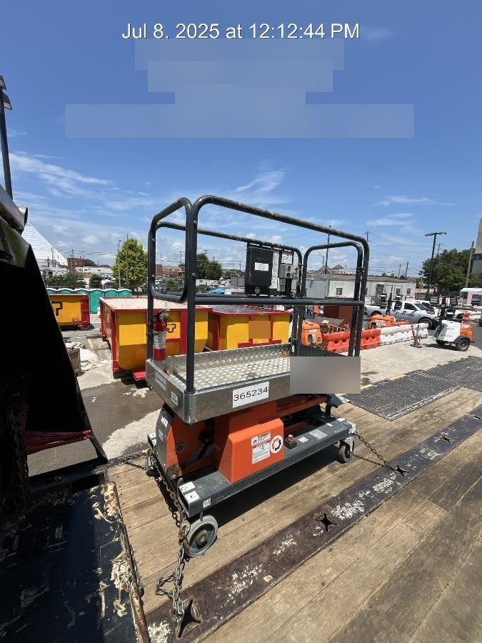 2023 JLG 1030P