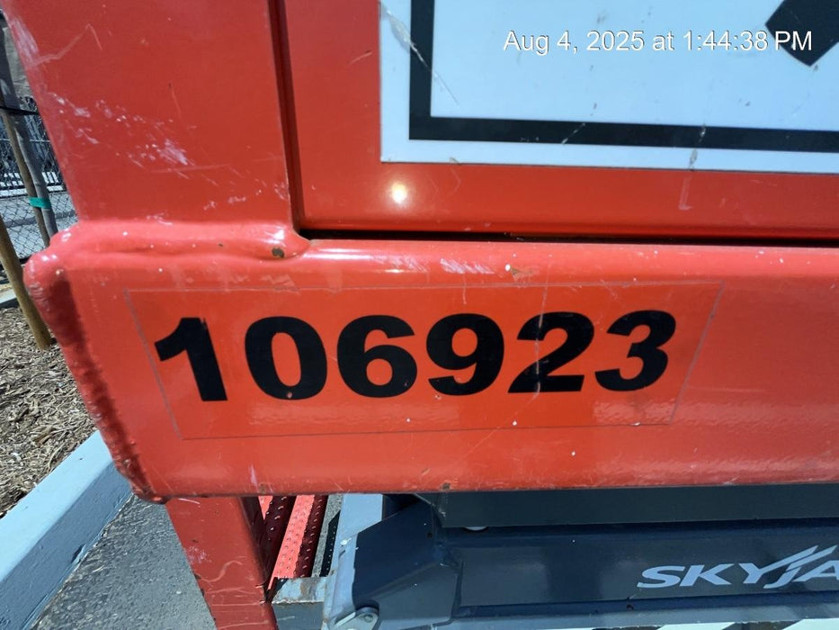 2020 Skyjack SJIII-3219 Solid NM Tires, Half height spring hinged entry gate, Dual Beacons, 800W Inverter