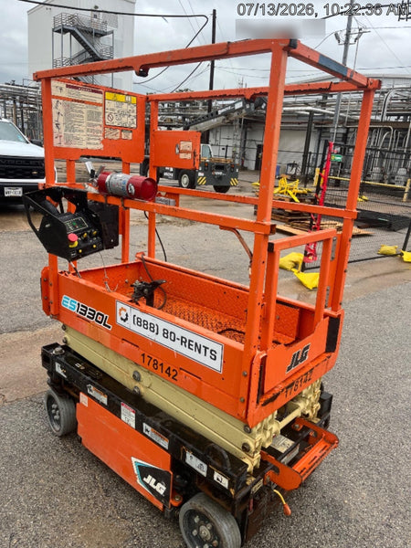 2021 JLG ES1330L