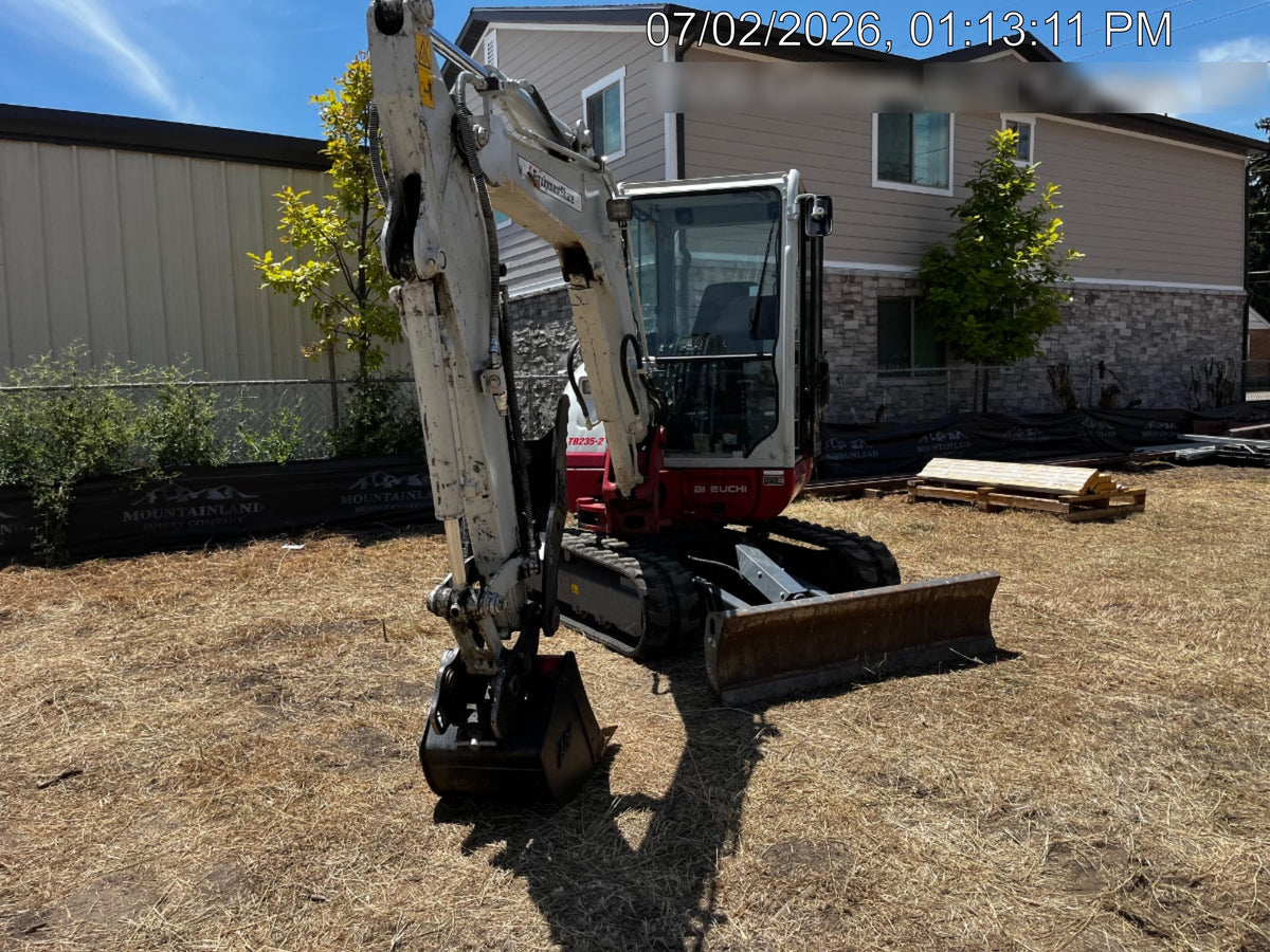 2023 TAKEUCHI TB235-2CR