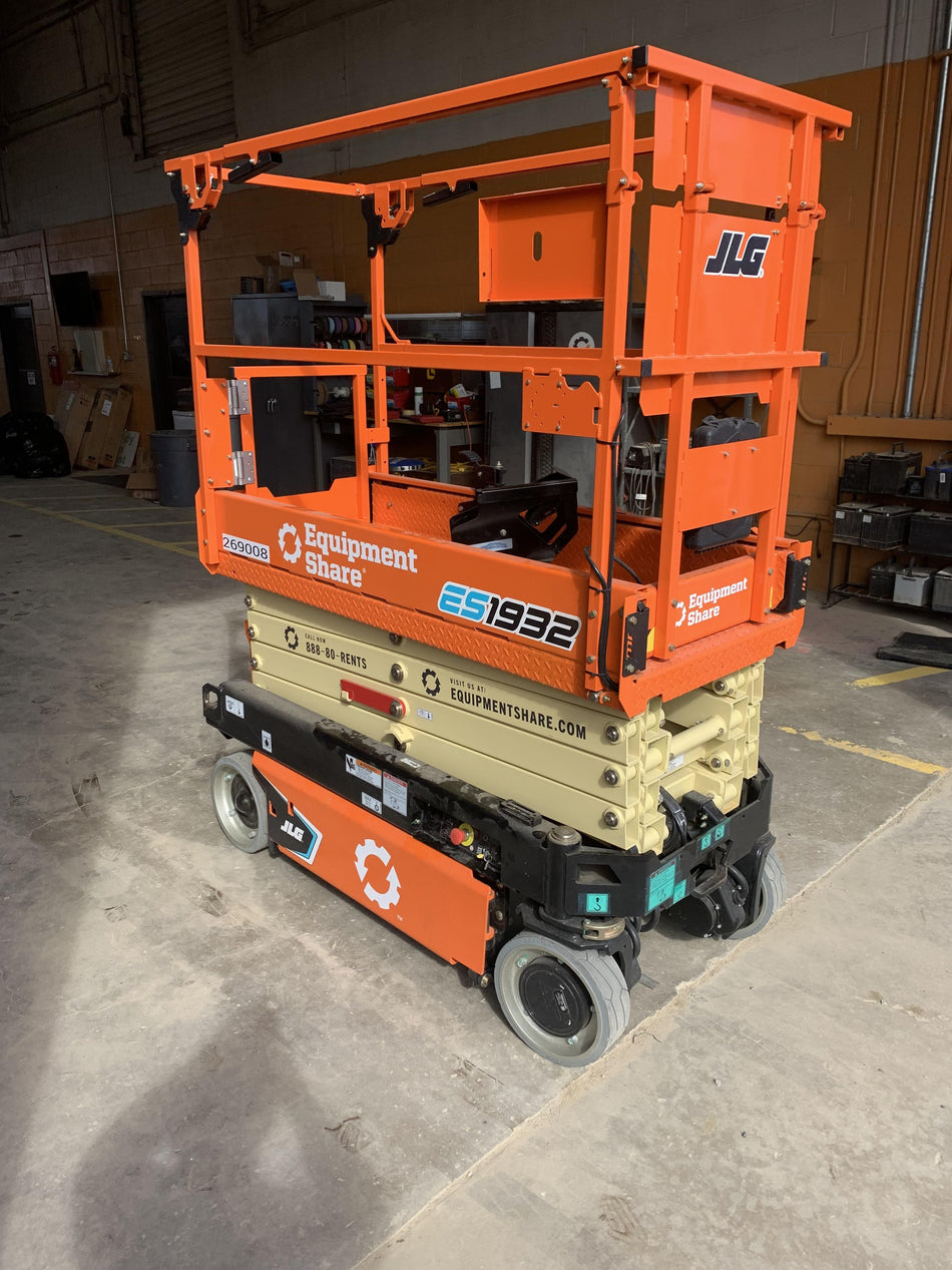 2022 JLG ES1932