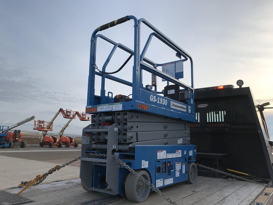 2019 Genie GS-1930 Fixed rails with chain Entry