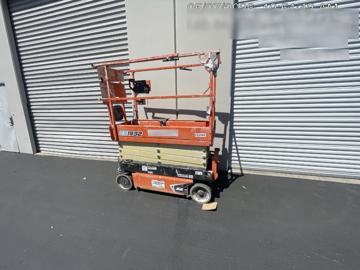 2022 JLG ES1932