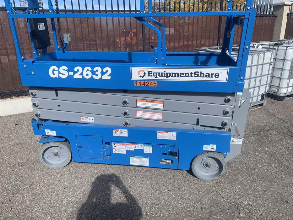 2020 Genie GS-2632 Solid NM Tires, Folding Rails with Half-Height Swing Gate, Beacon