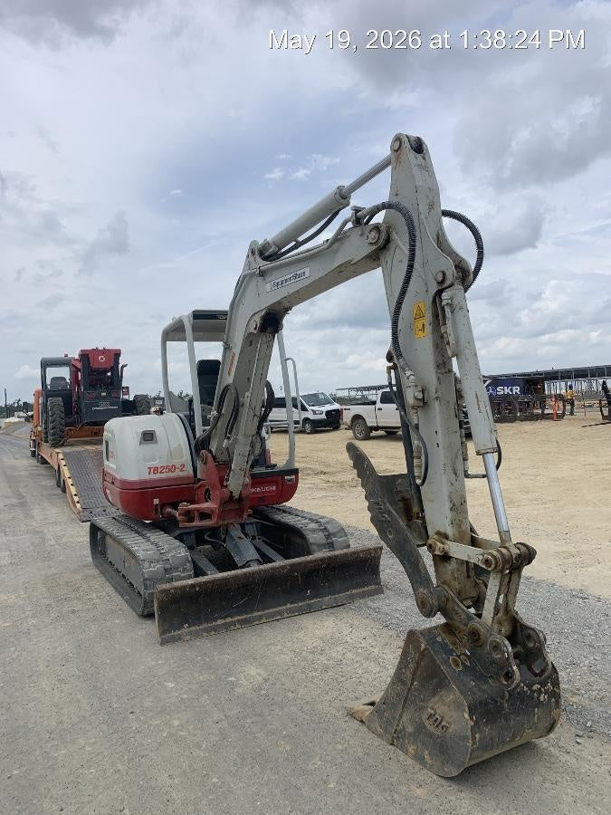 2022 TAKEUCHI TB250-2R