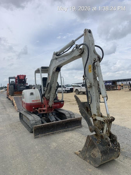 2022 TAKEUCHI TB250-2R