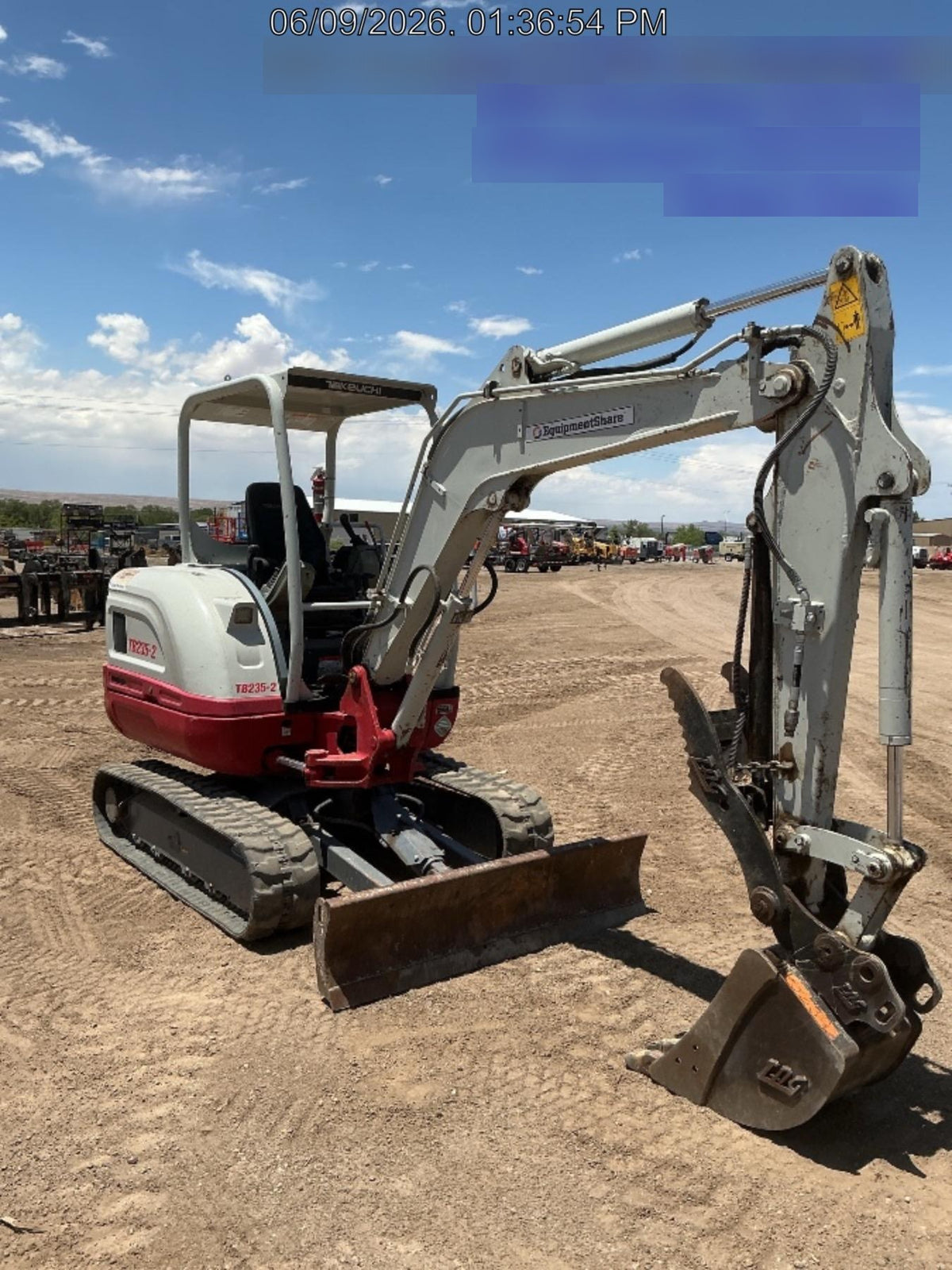2021 TAKEUCHI TB235-2R