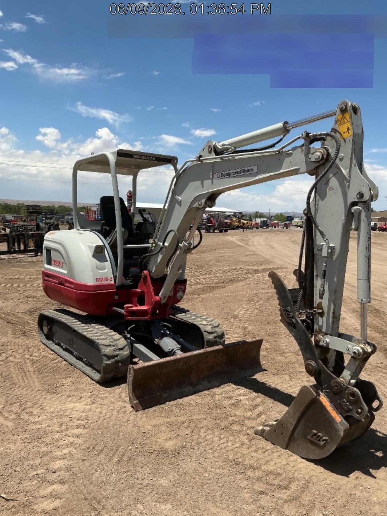 2021 TAKEUCHI TB235-2R