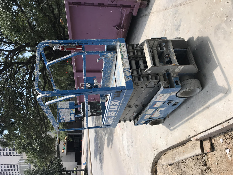 2018 Genie GS-1930 Genie GS-1930 Lift w/Fixed Rail and Chain Entry