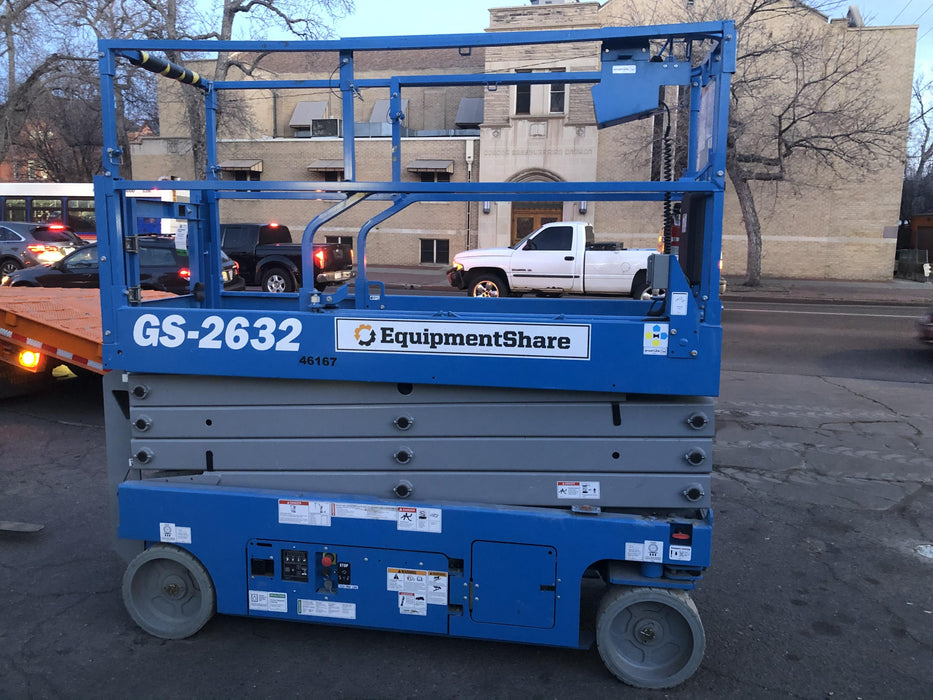 2019 Genie GS-2632 Folding rails with half height swing gate