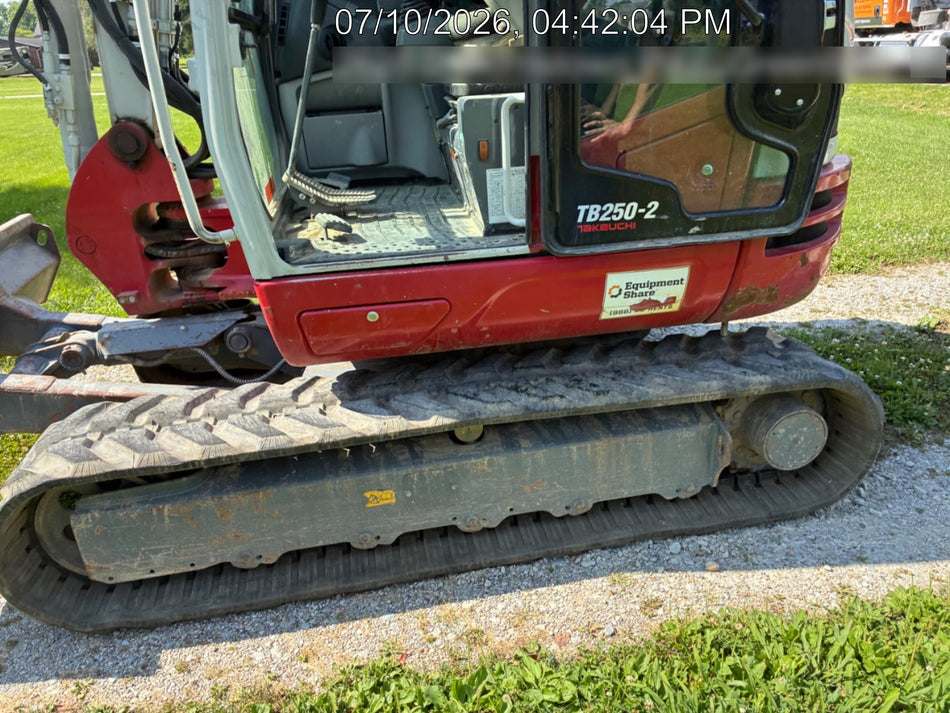 2022 TAKEUCHI TB250-2CR