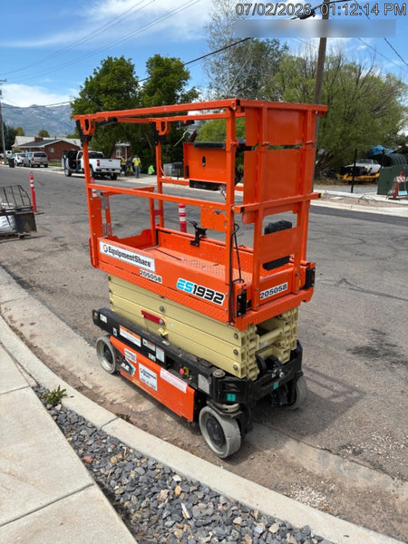 2022 JLG ES1932