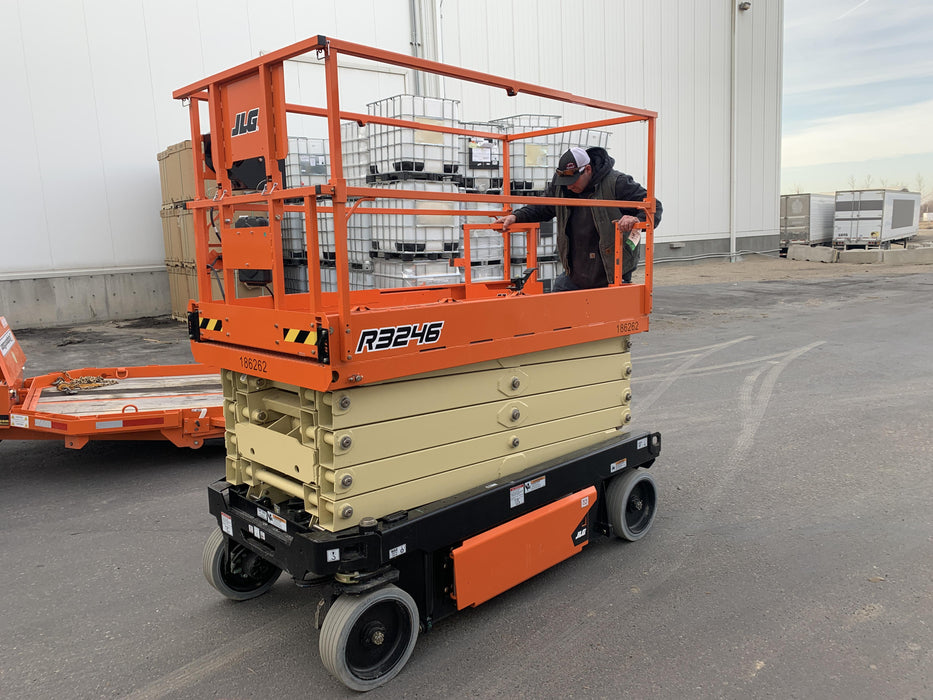 2021 JLG R3246