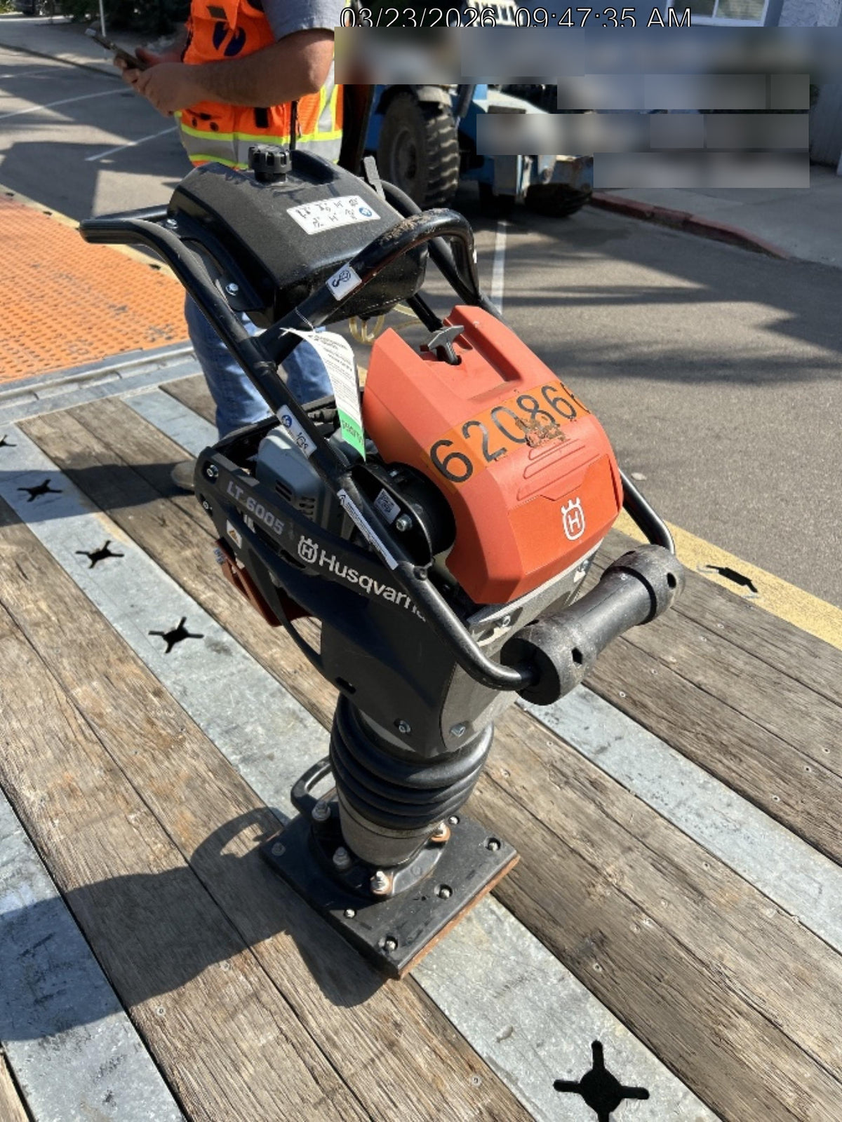 2025 HUSQVARNA LT6005