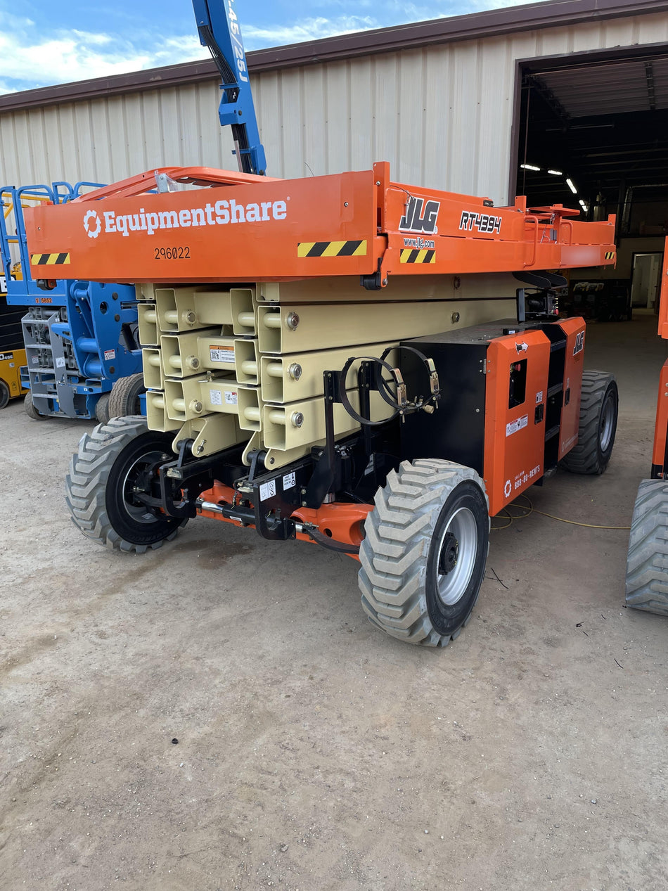 2023 JLG RT4394