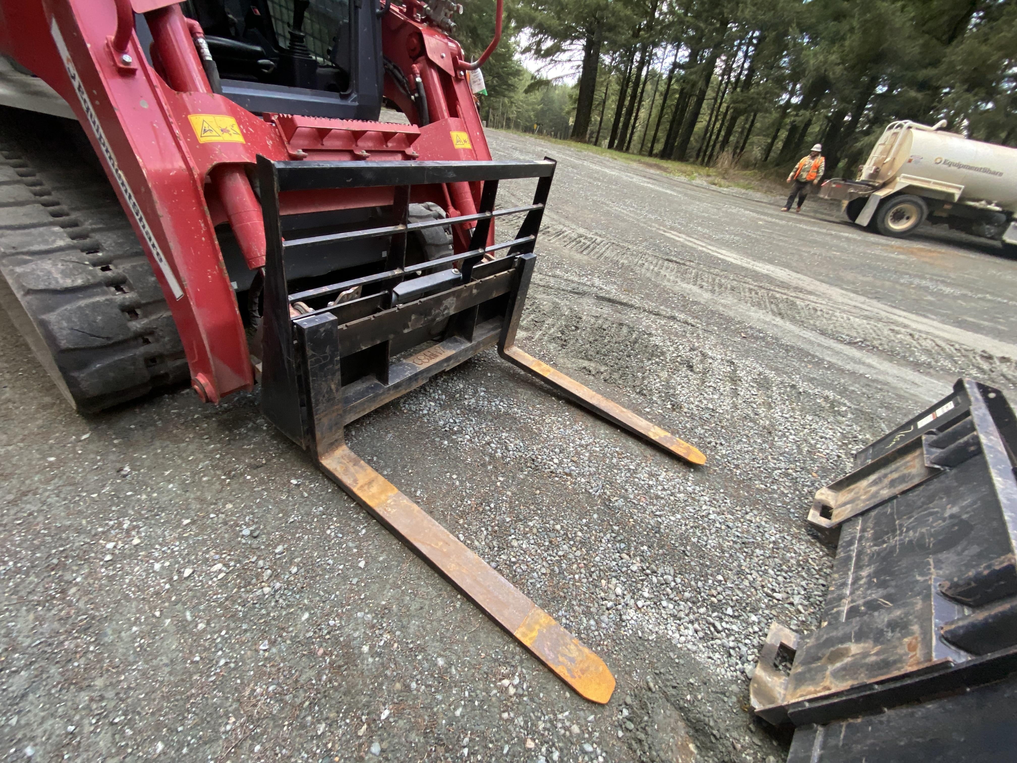 2020 ARROW MATERIAL HANDLING 60" Pallet Forks - Arrow