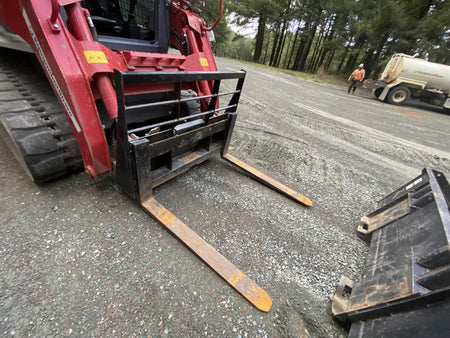 2020 ARROW MATERIAL HANDLING 60" Pallet Forks - Arrow