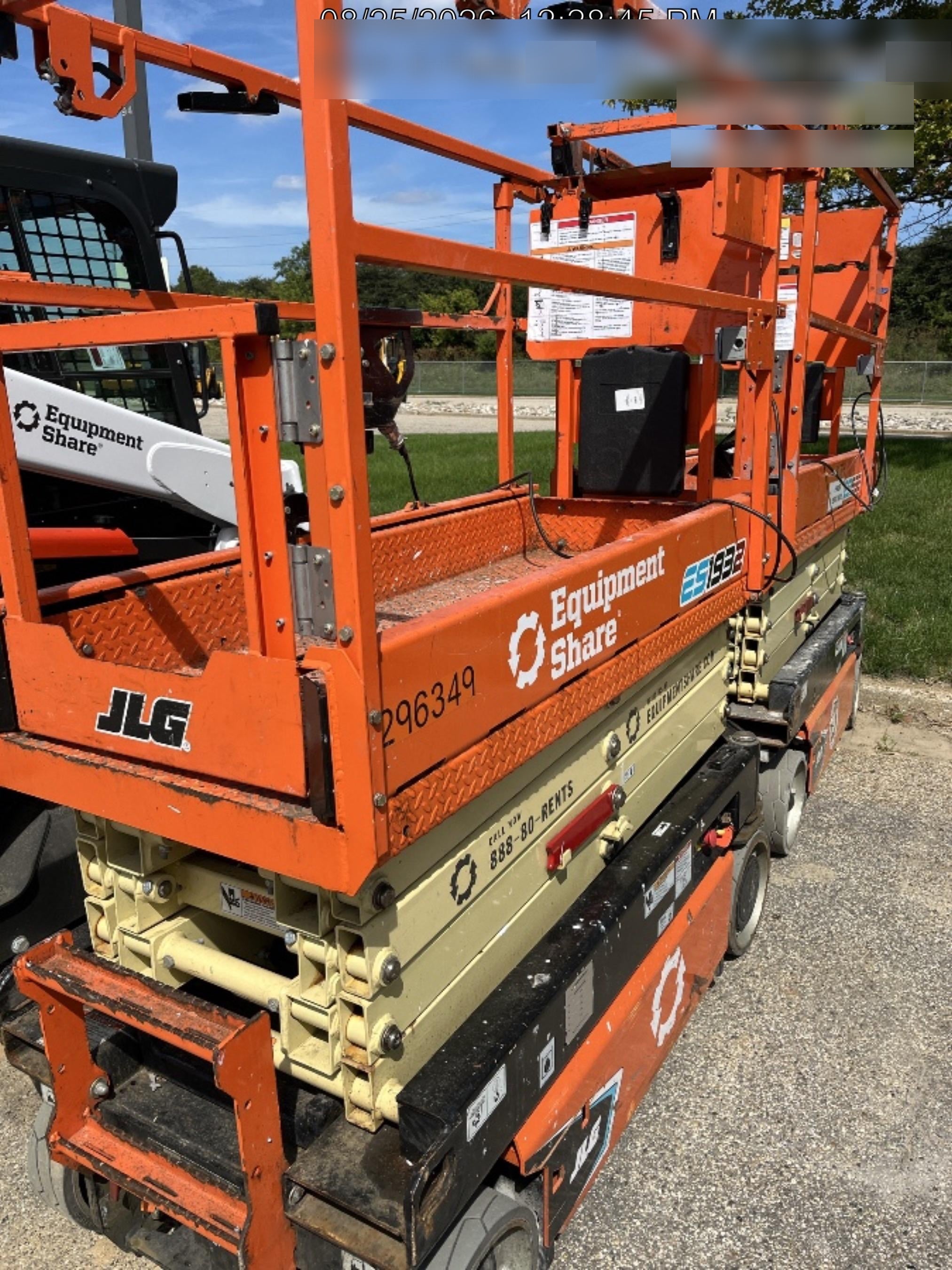 2023 JLG ES1932