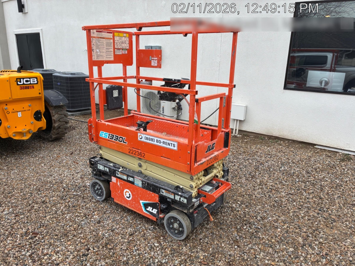 2022 JLG ES1330L