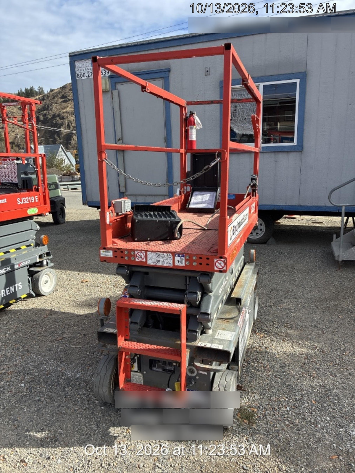 2020 Skyjack SJIII-3219 Solid NM Tires, Half height spring hinged entry gate, Dual Beacons, 800W Inverter