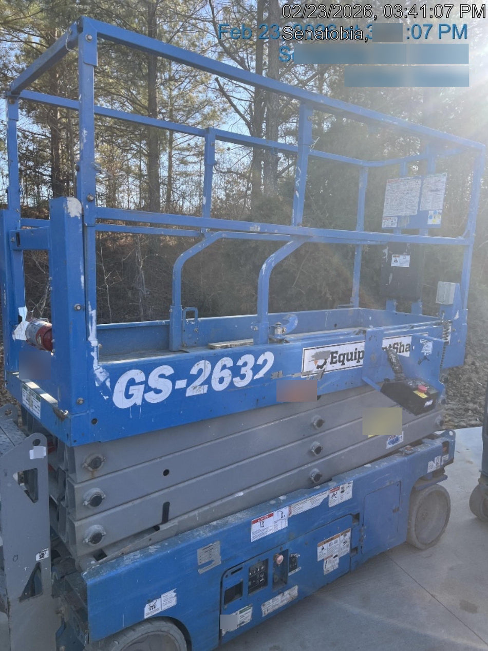 2019 Genie GS-2632 Folding rails with half height swing gate