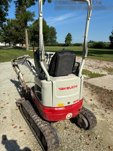 2022 TAKEUCHI TB210R