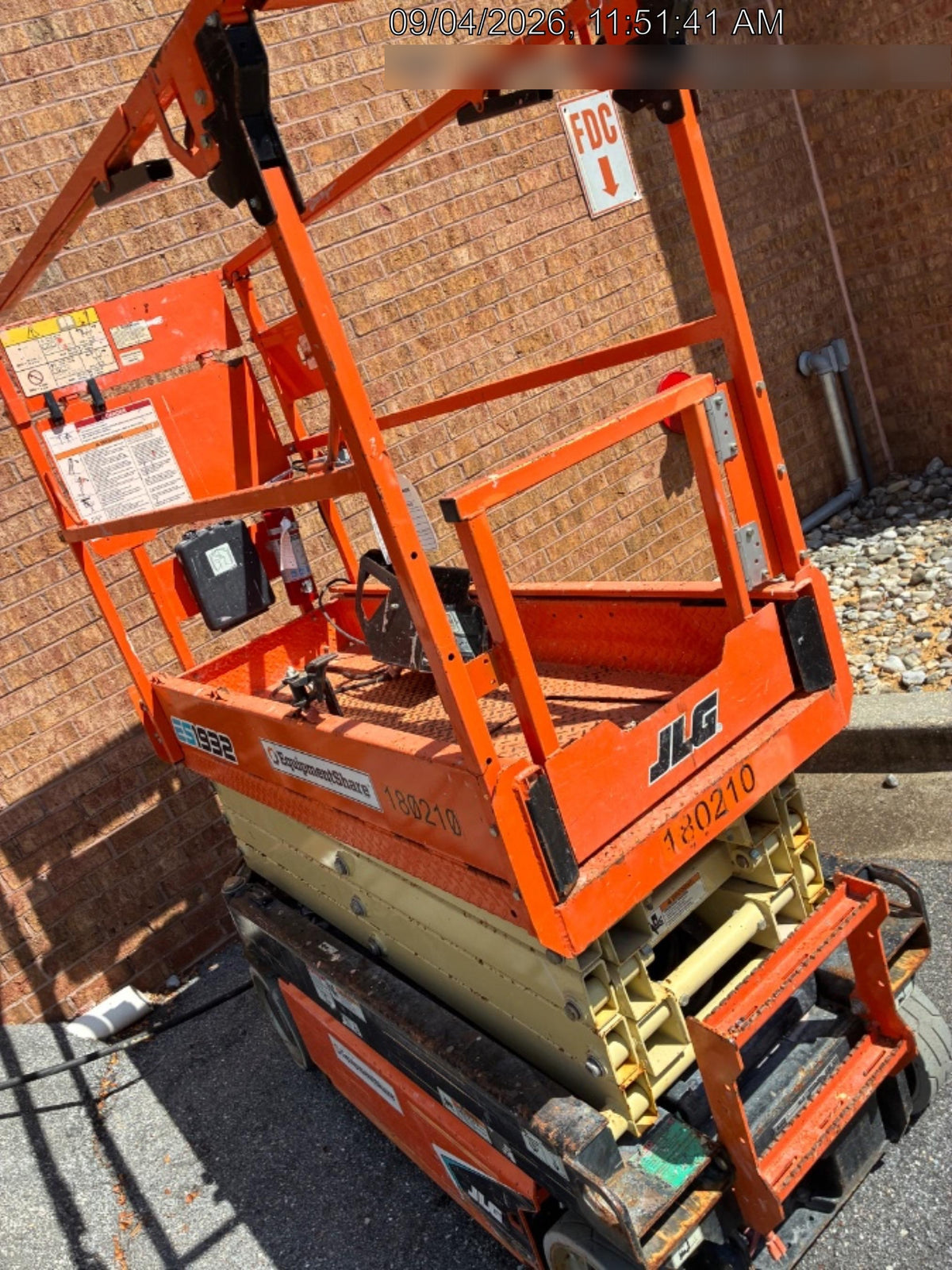 2021 JLG ES1932