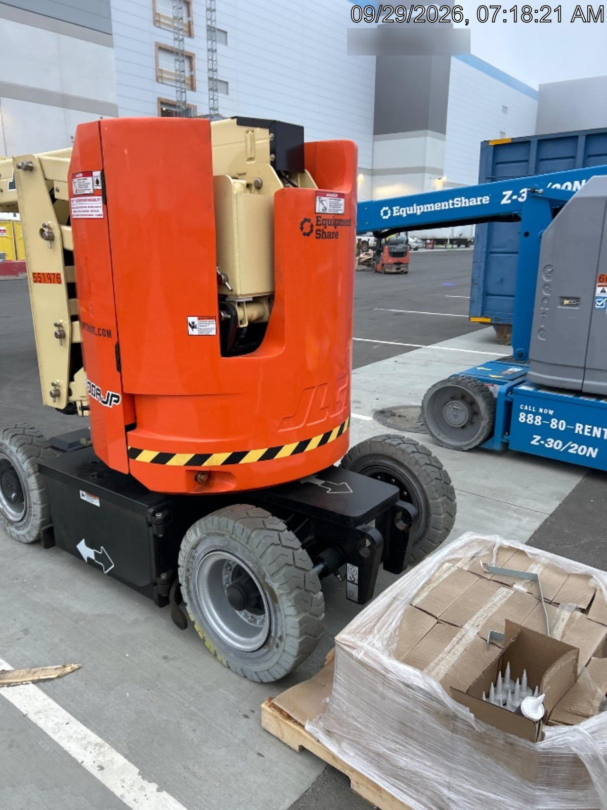 2025 JLG E300AJP