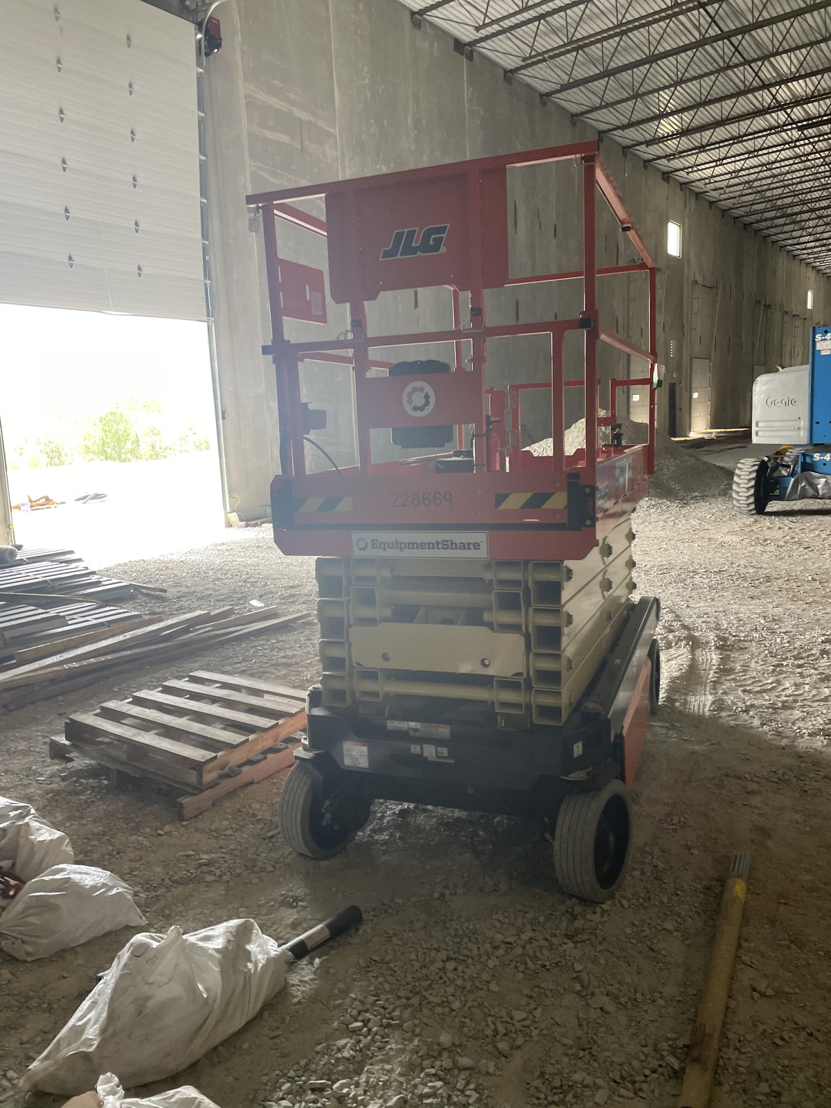 2022 JLG R3246