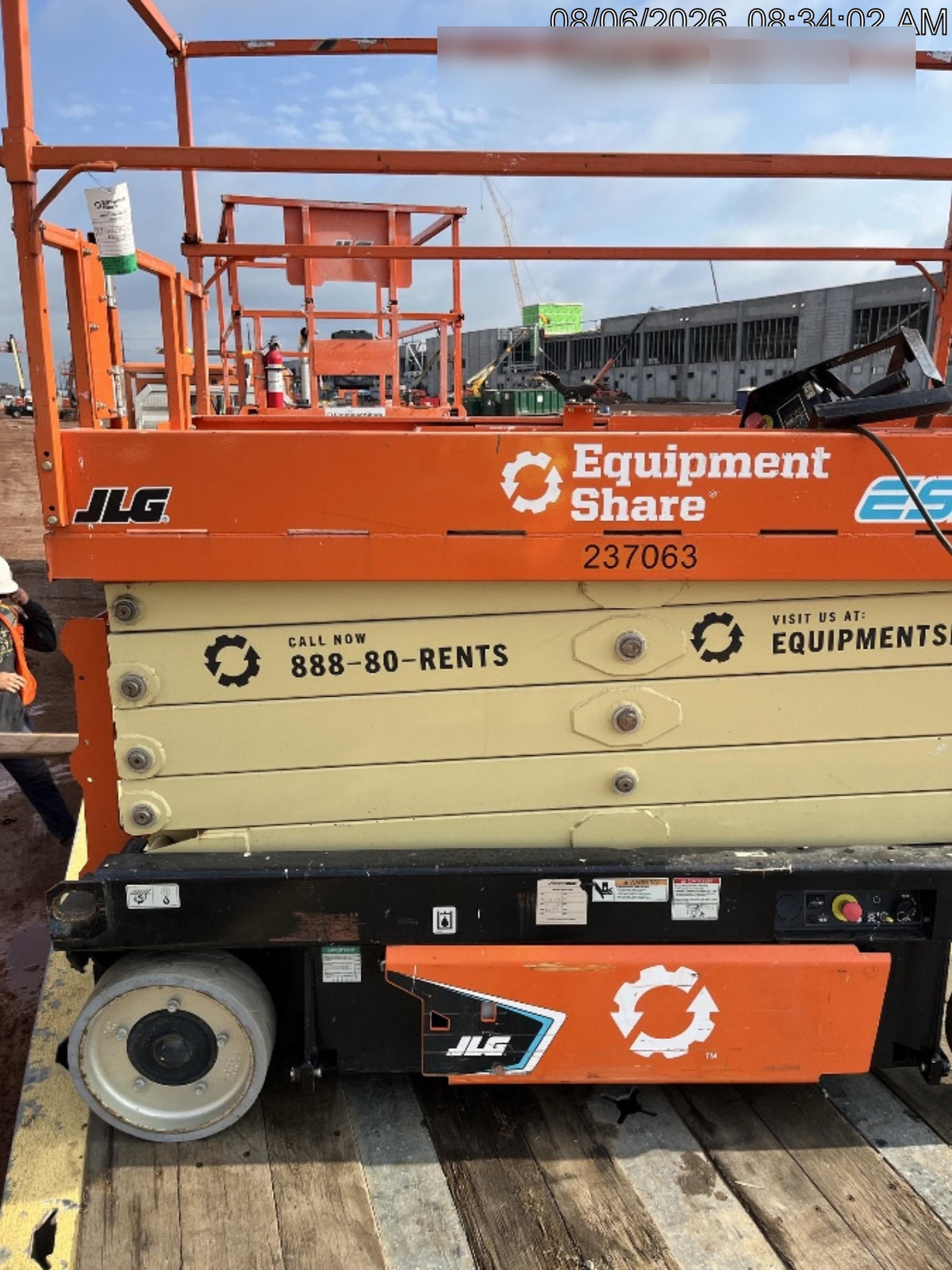 2022 JLG ES3246