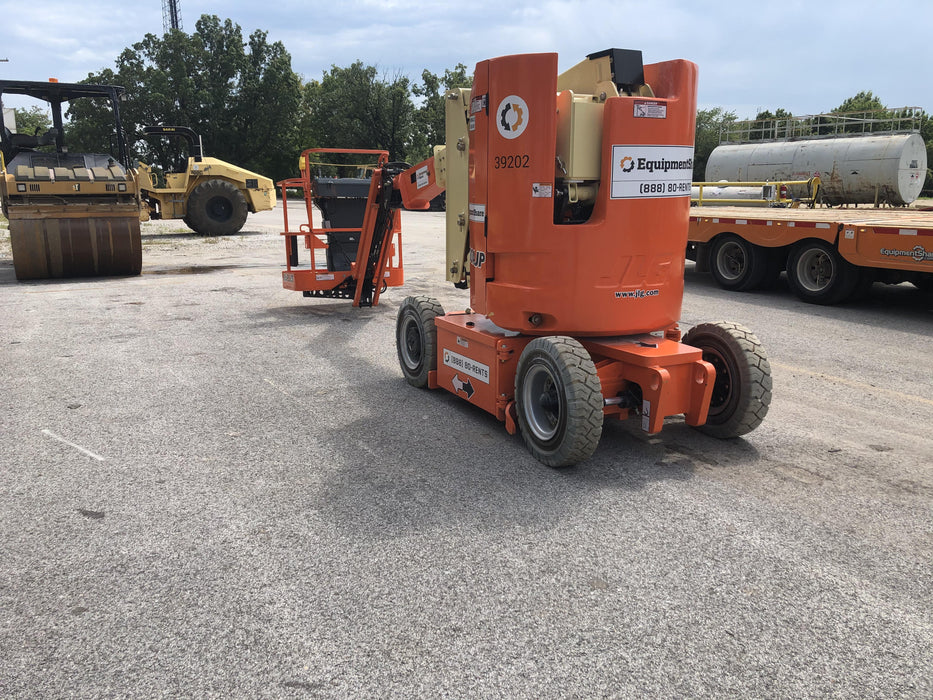 2019 JLG E300AJP