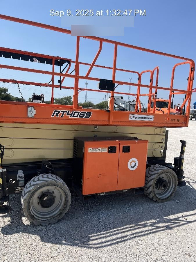 2022 JLG RT4069