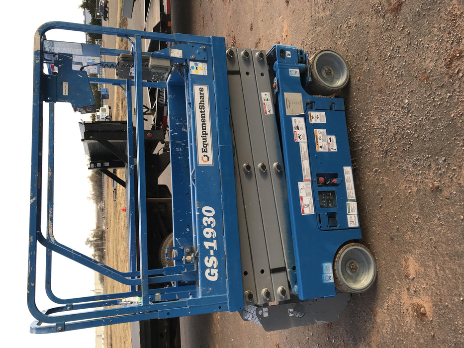 2019 Genie GS-1930 Fixed rails with chain Entry