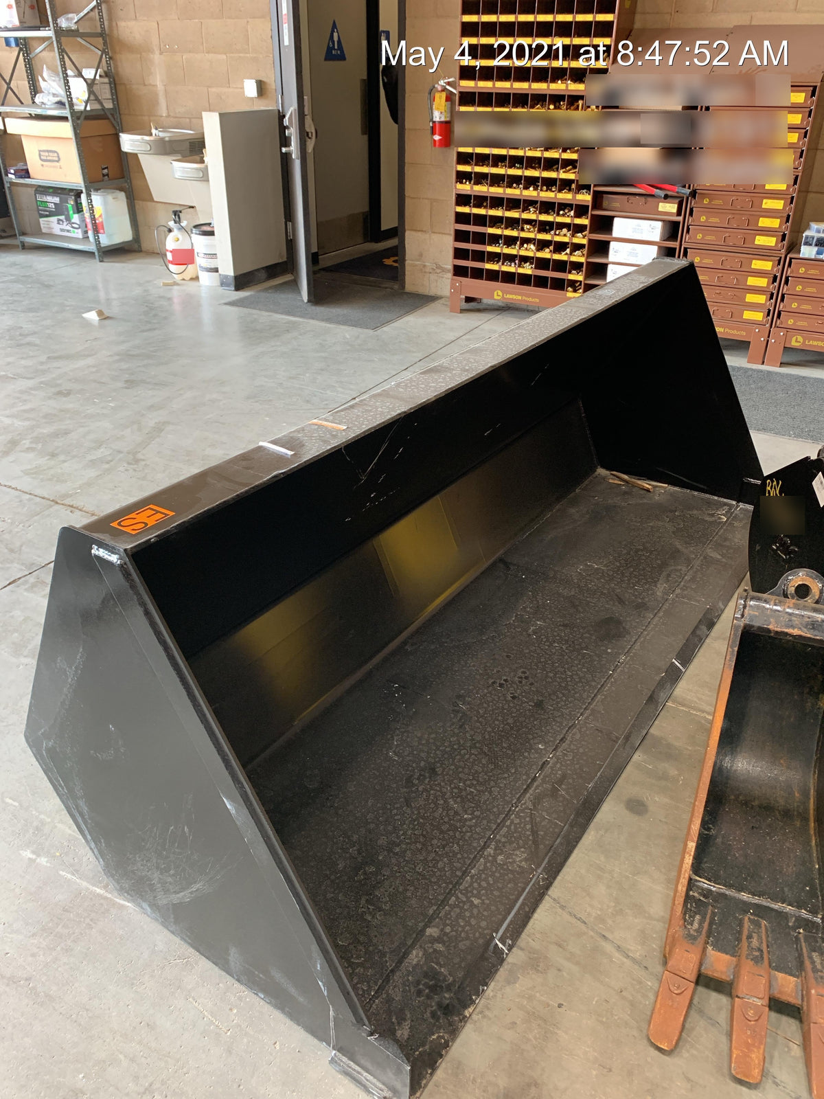 2021 JLG 1001100823