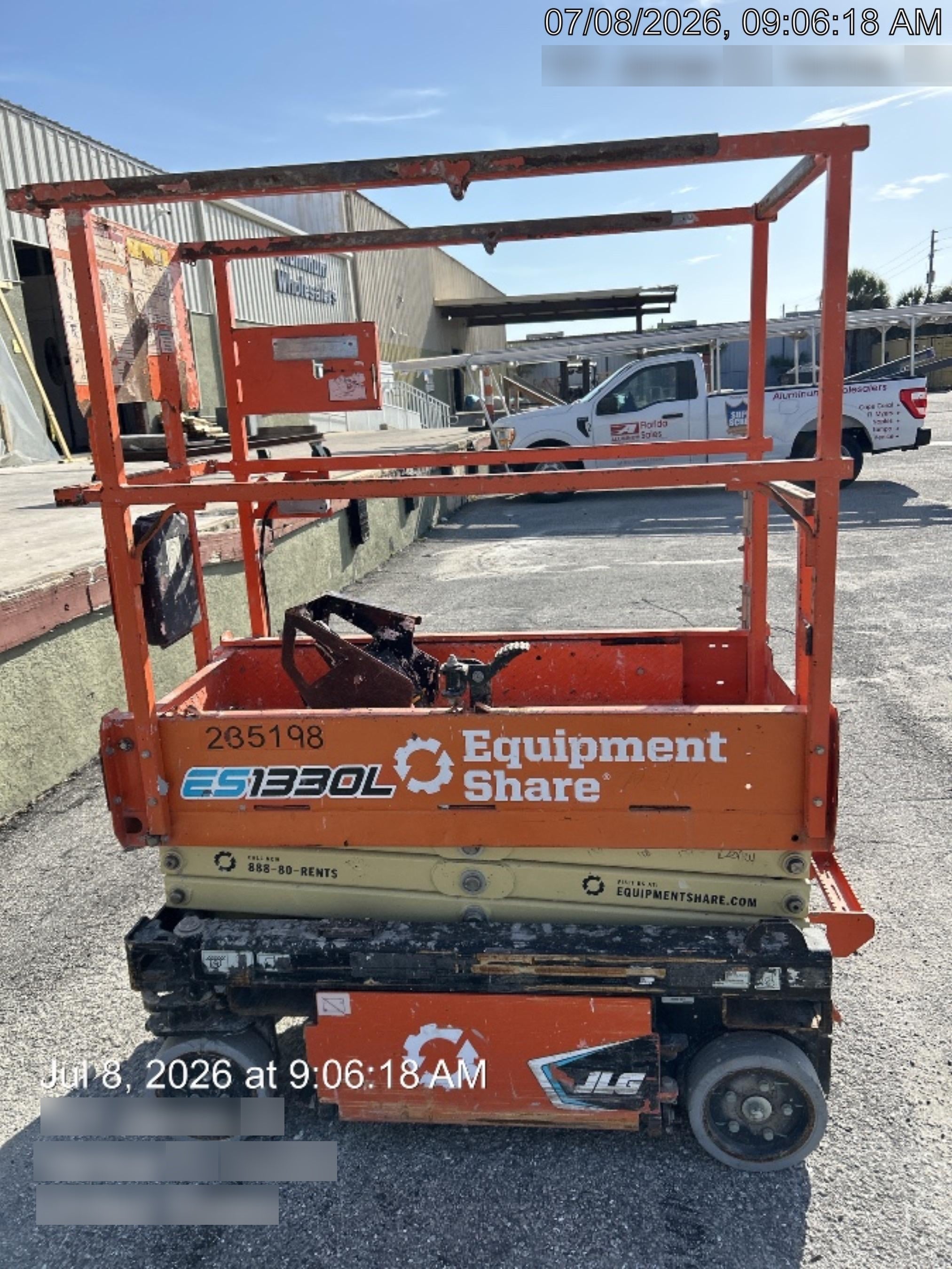 2022 JLG ES1330L