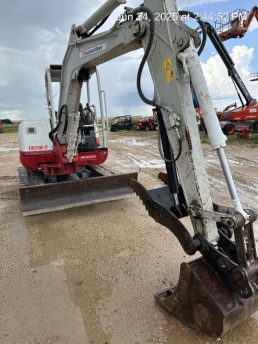 2021 TAKEUCHI TB250-2