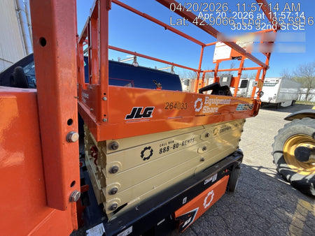 2022 JLG ES3246