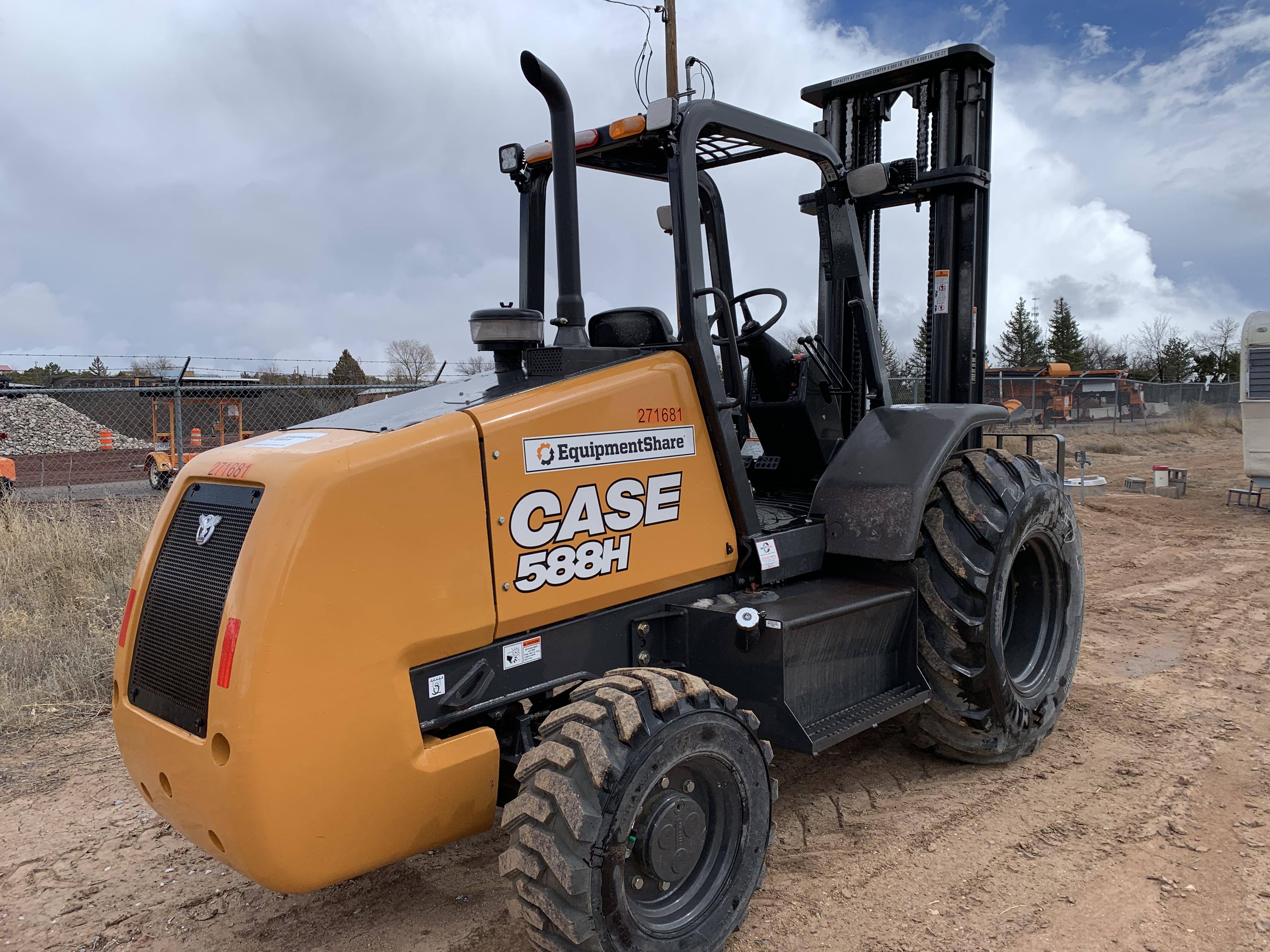 2023 CASE 588H