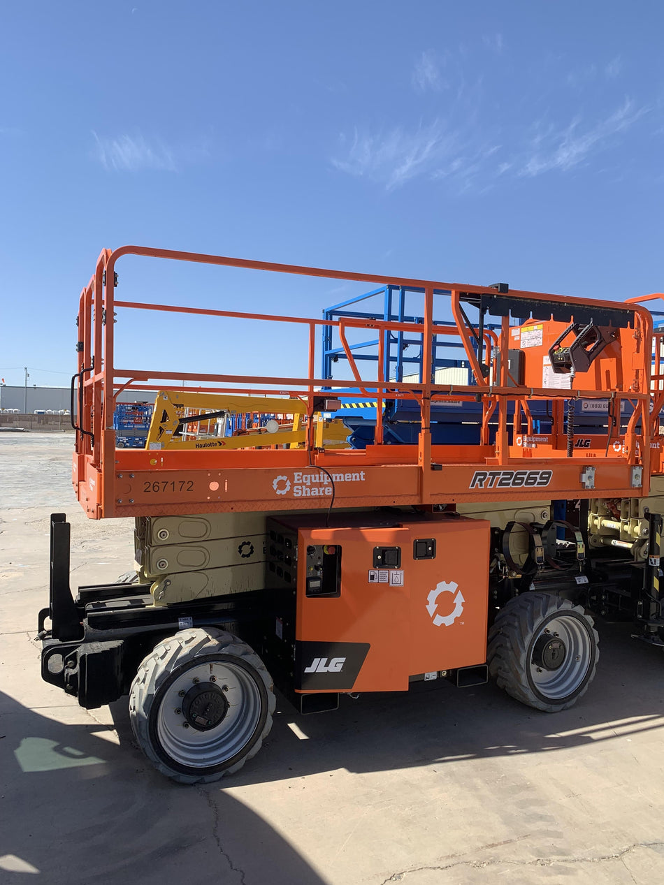 2022 JLG RT2669