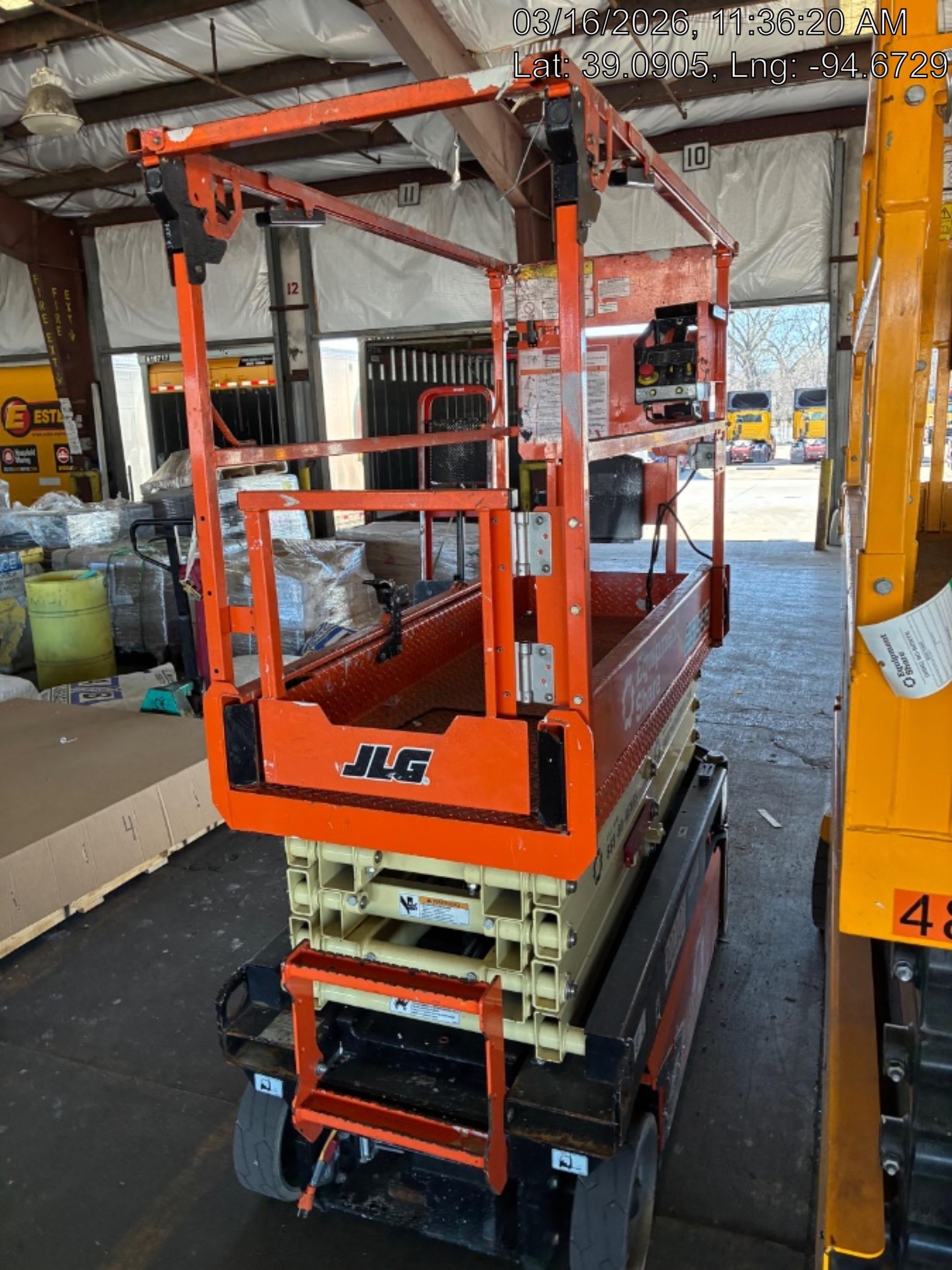 2023 JLG ES1932