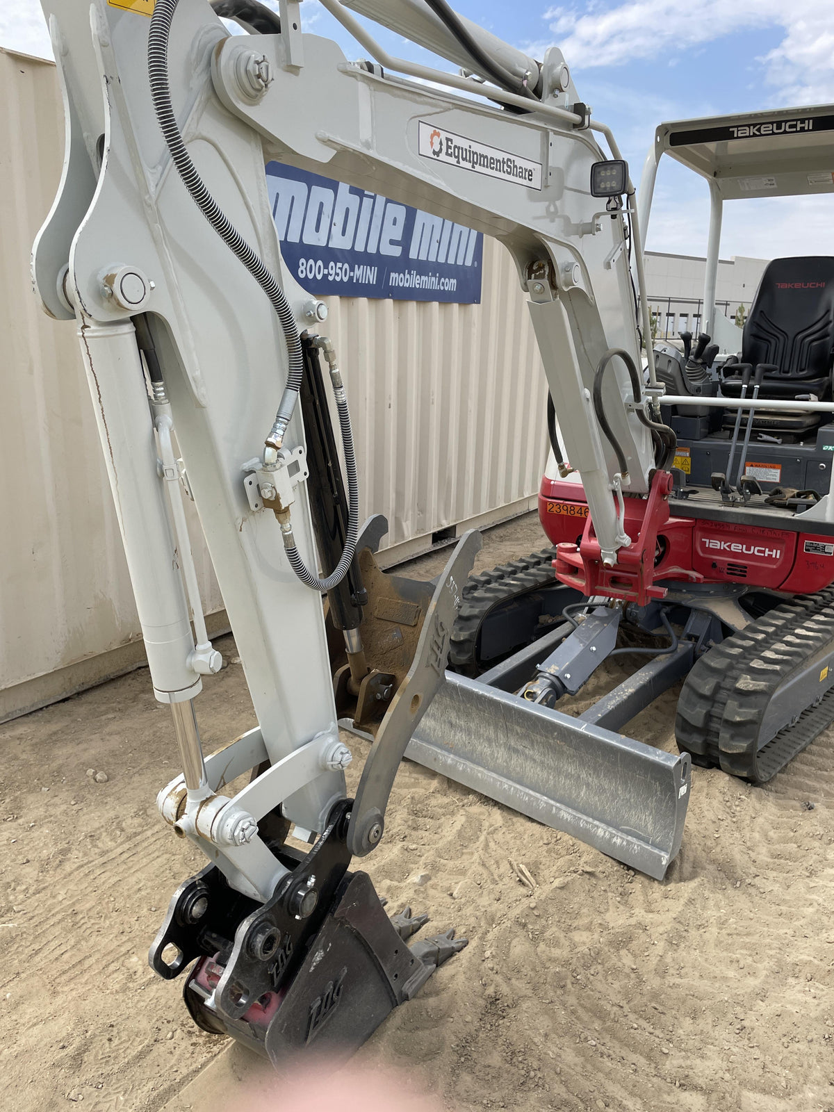 2022 TAKEUCHI TB235-2R