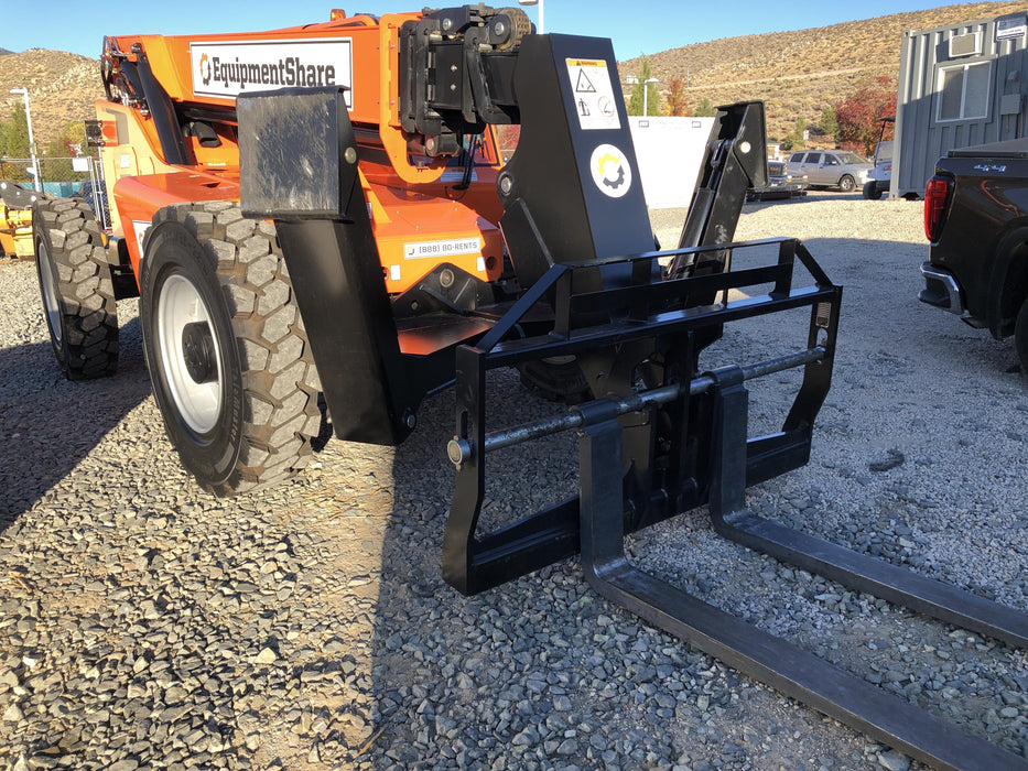 2020 Skytrak 10054 Cab/Heat/Air, Solid Tires, Work Lights, Beacon, Aux Hydraulics, Back up Alarm, Lifting Eye, ES Decals