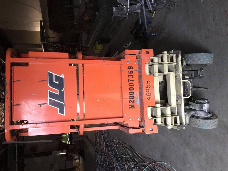 2017 JLG 1930ES Standard Options