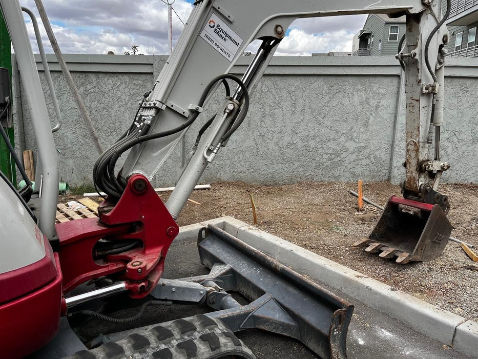 2021 TAKEUCHI TB235-2R