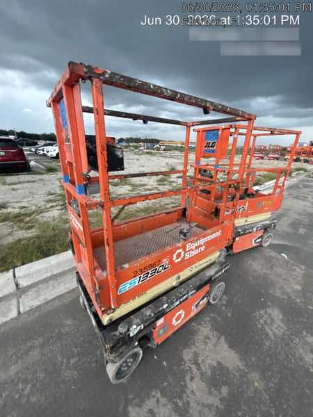 2022 JLG ES1330L