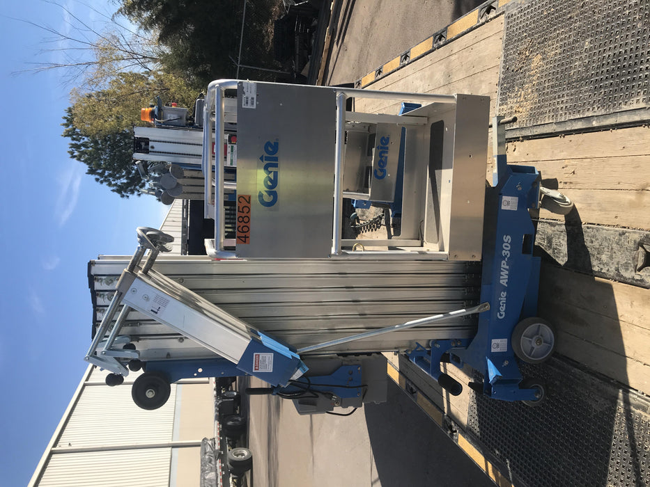 2019 GENIE AWP-30S