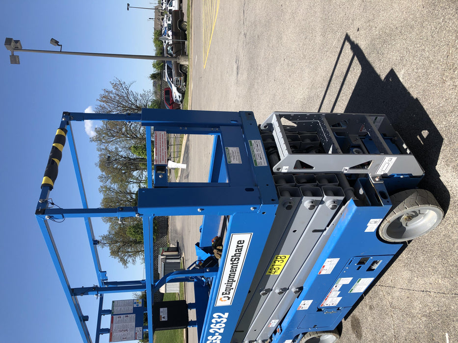 2019 Genie GS-2632 Folding rails with half height swing gate