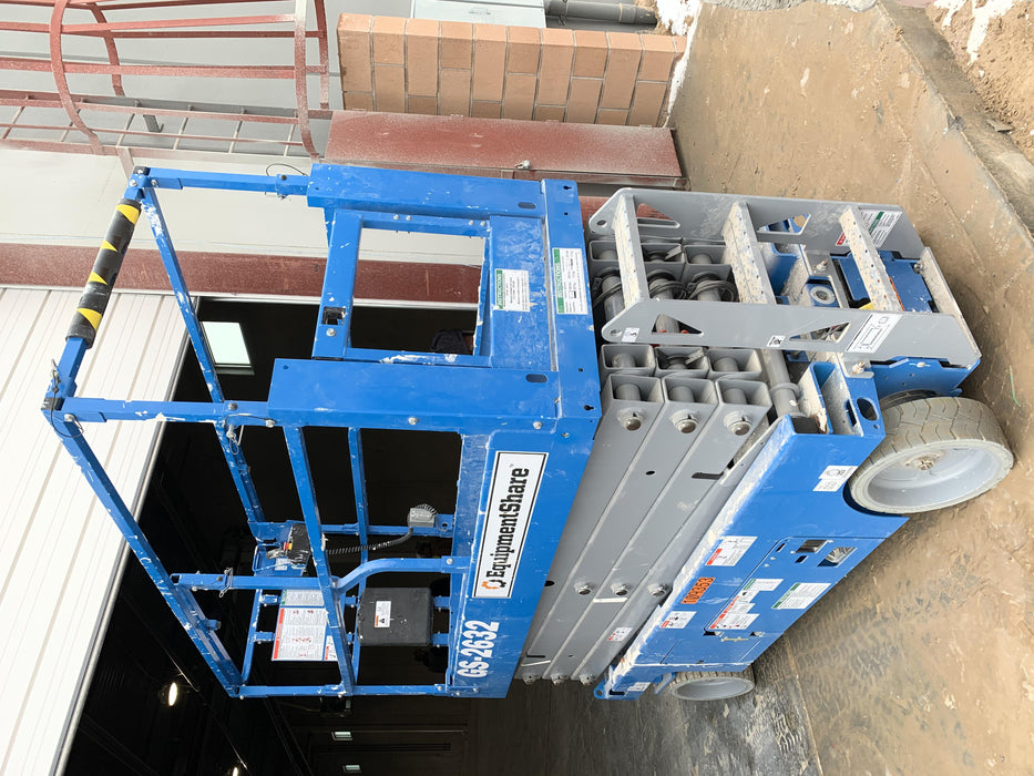 2020 Genie GS-2632 Solid NM Tires, Folding Rails with Half-Height Swing Gate, Beacon