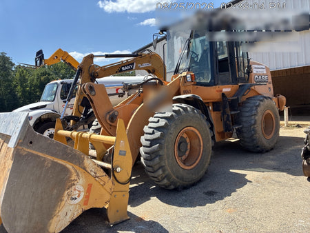 2016 Case 621F CLOSED CAB, JRB 416 STYLE HYD COUPLER