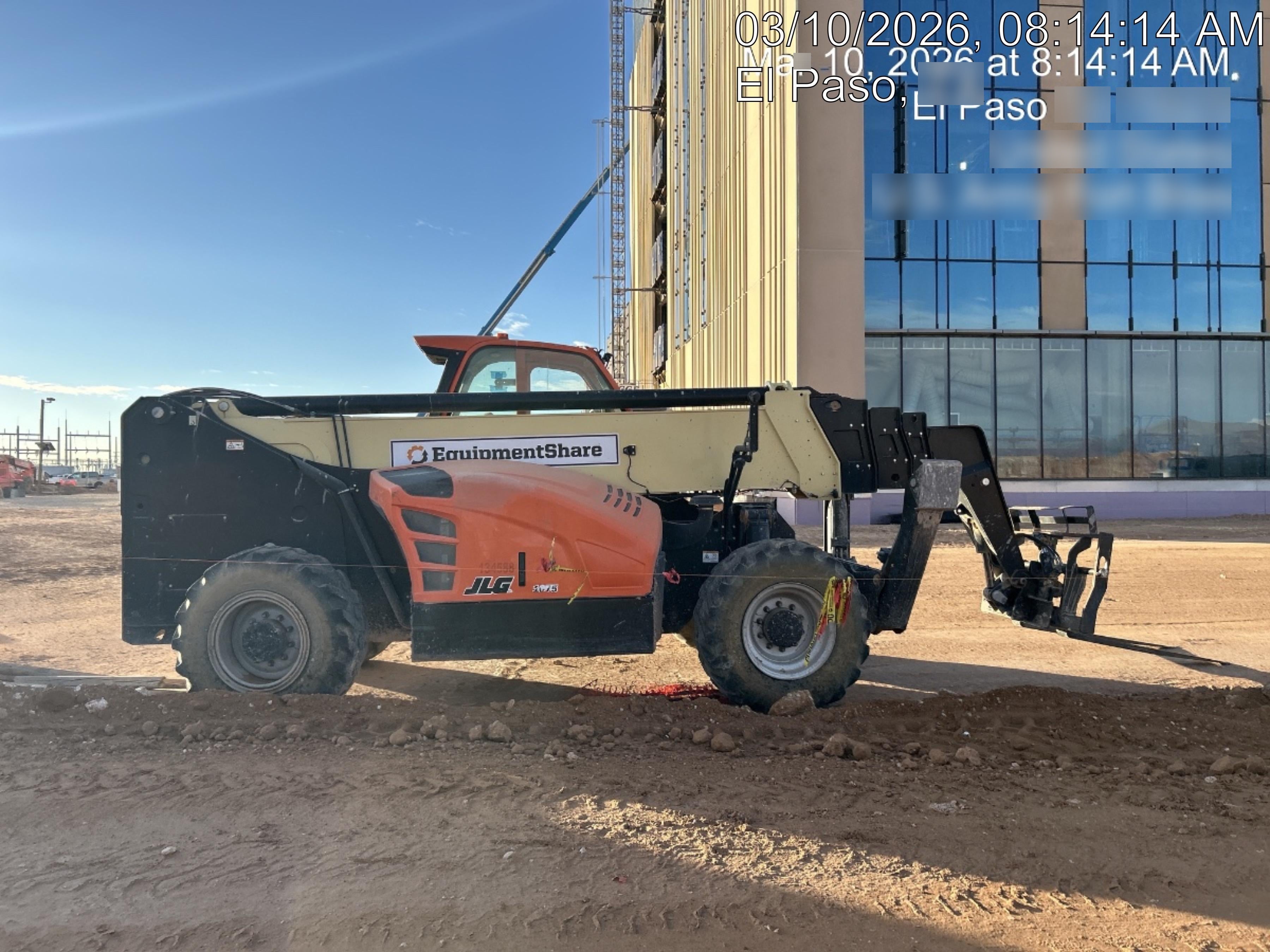 2021 JLG 1075